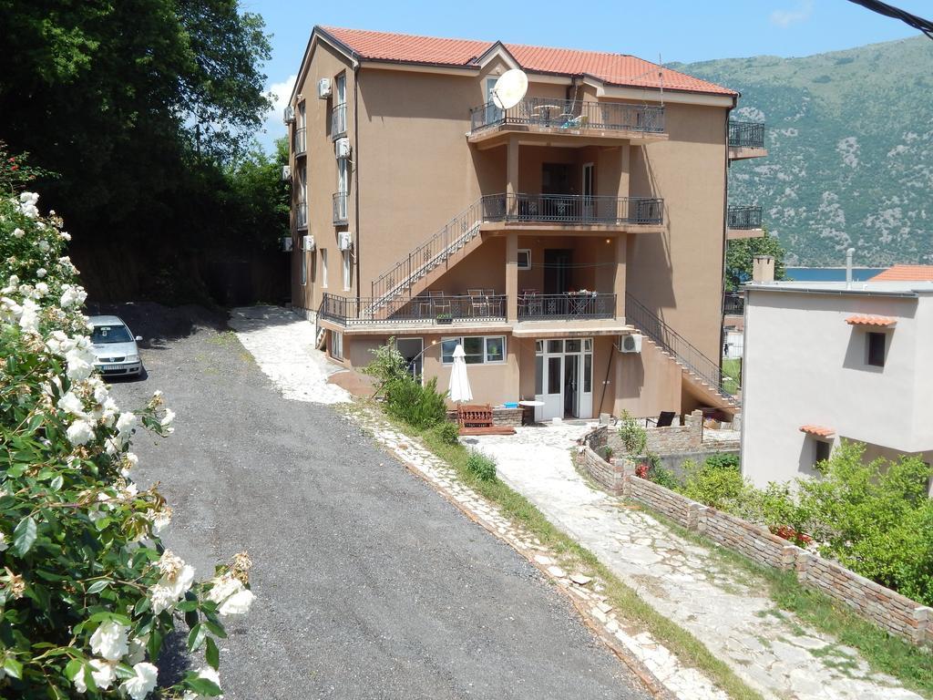 Apartments Scorpio Котор Екстер'єр фото