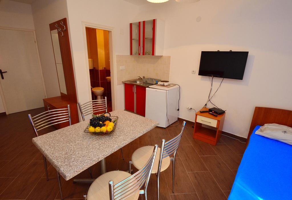 Apartments Scorpio Котор Екстер'єр фото