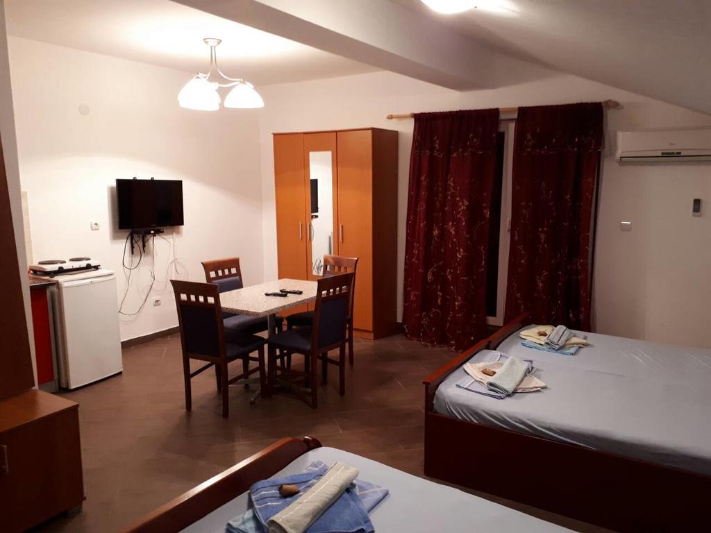 Apartments Scorpio Котор Екстер'єр фото