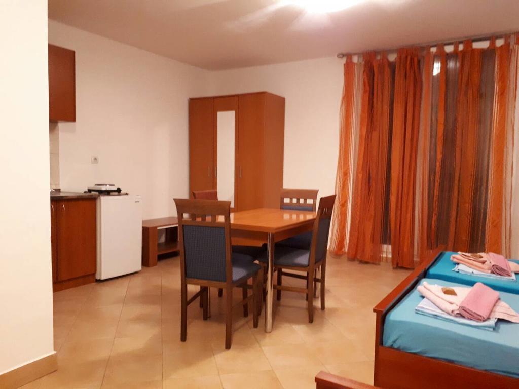 Apartments Scorpio Котор Екстер'єр фото